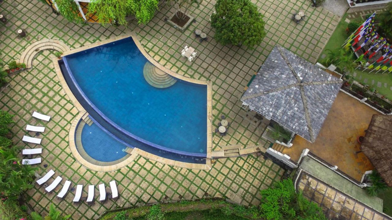 Shangri-La Village Resort, Покхара Екстер'єр фото